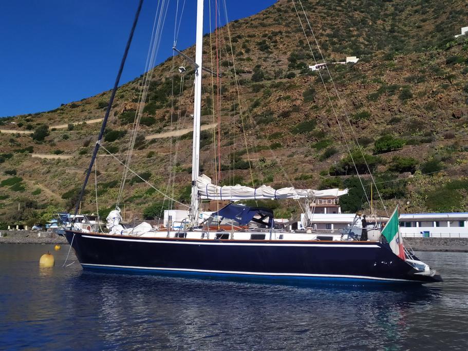 Discover Lipari surroundings on this One-Off  44 ft design by Arch. Renai & Paperini boat
