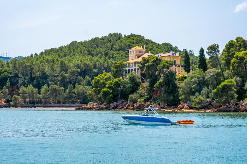 Bow rider boat rental in BoatCenter S.A., Portugal