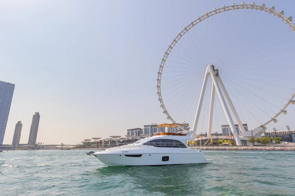 Motor yacht boat for rent in Dubai