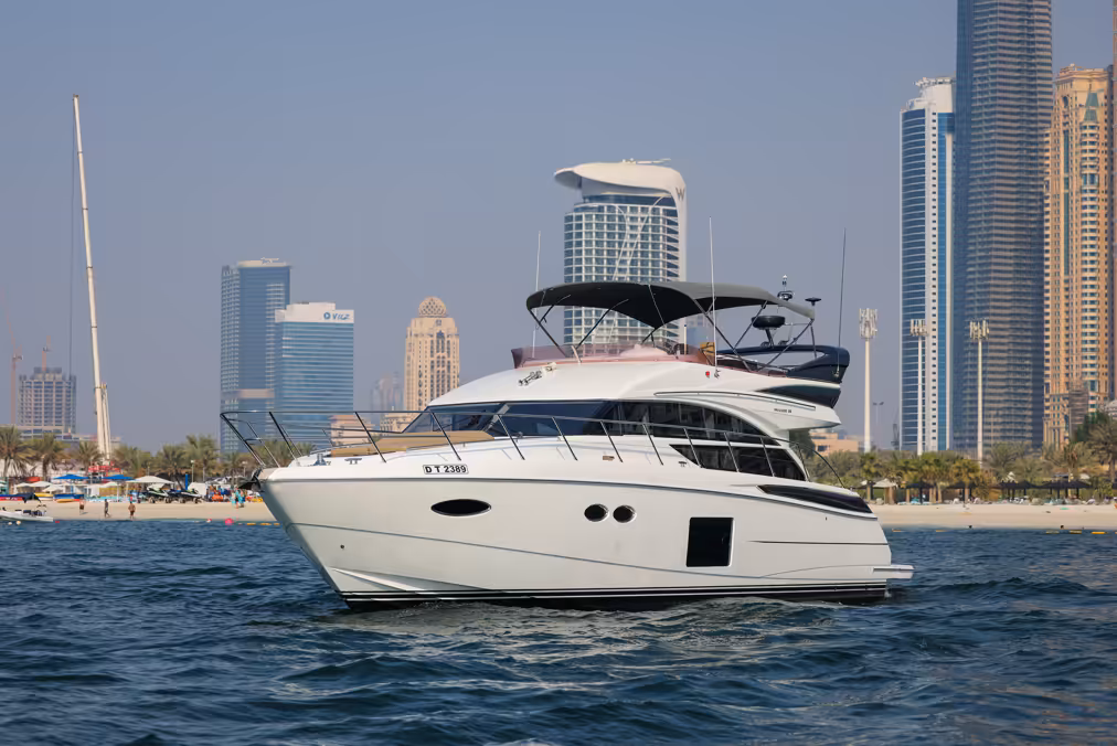Discover Dubai surroundings on this PRINCESS LOOP boat