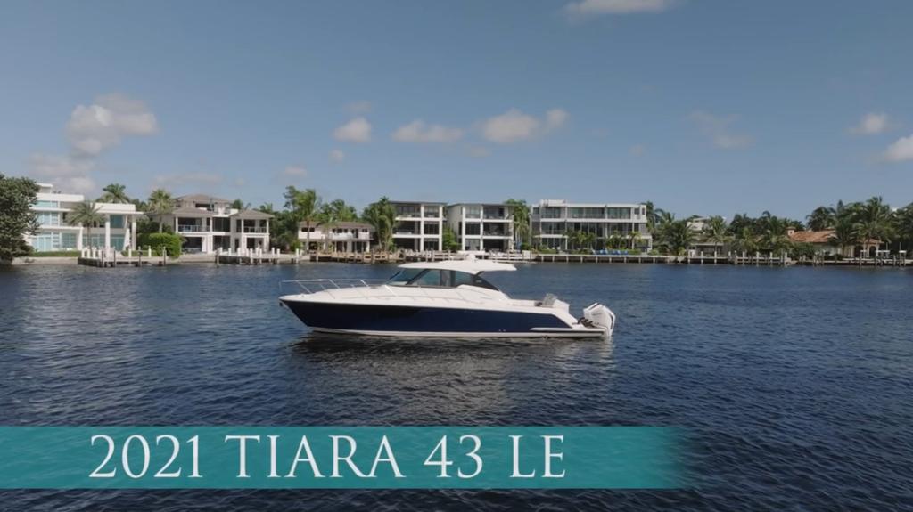 Discover Miami Beach surroundings on this 43LE TIARA boat