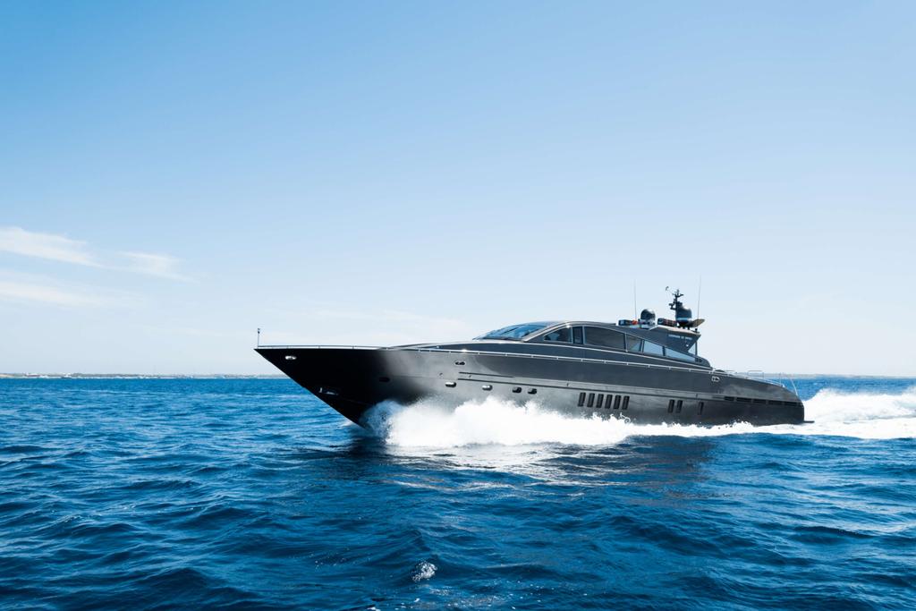 This 90.0' Leopard cand take up to 12 passengers around Ibiza