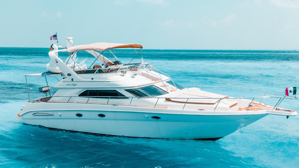 Sea Ray boat for rent in Cancún