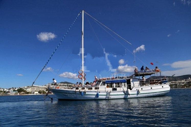 Up to 45 persons can enjoy a ride on this Other boat