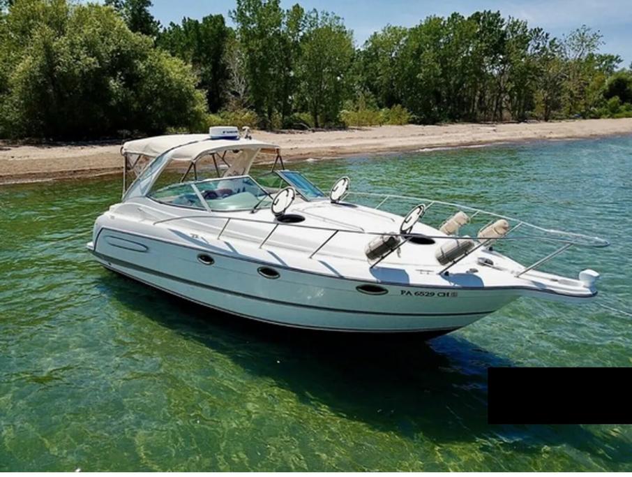 Discover Greenwich surroundings on this 3000 Maxum boat
