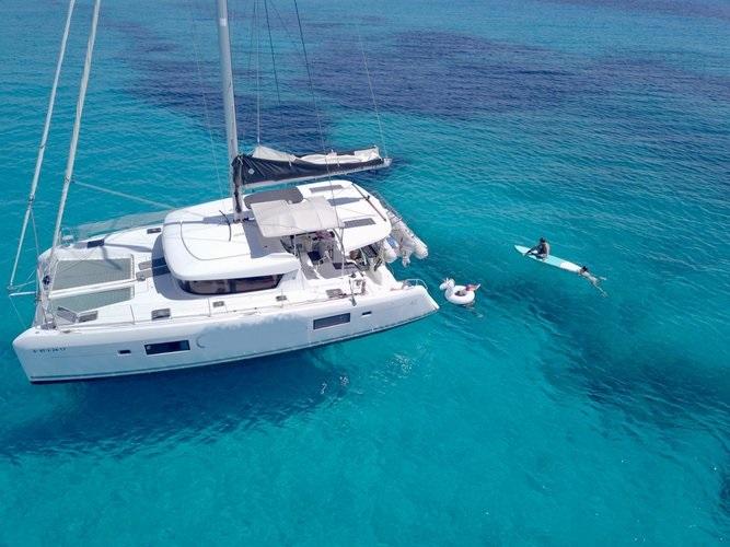 Up to 20 persons can enjoy a ride on this Lagoon boat
