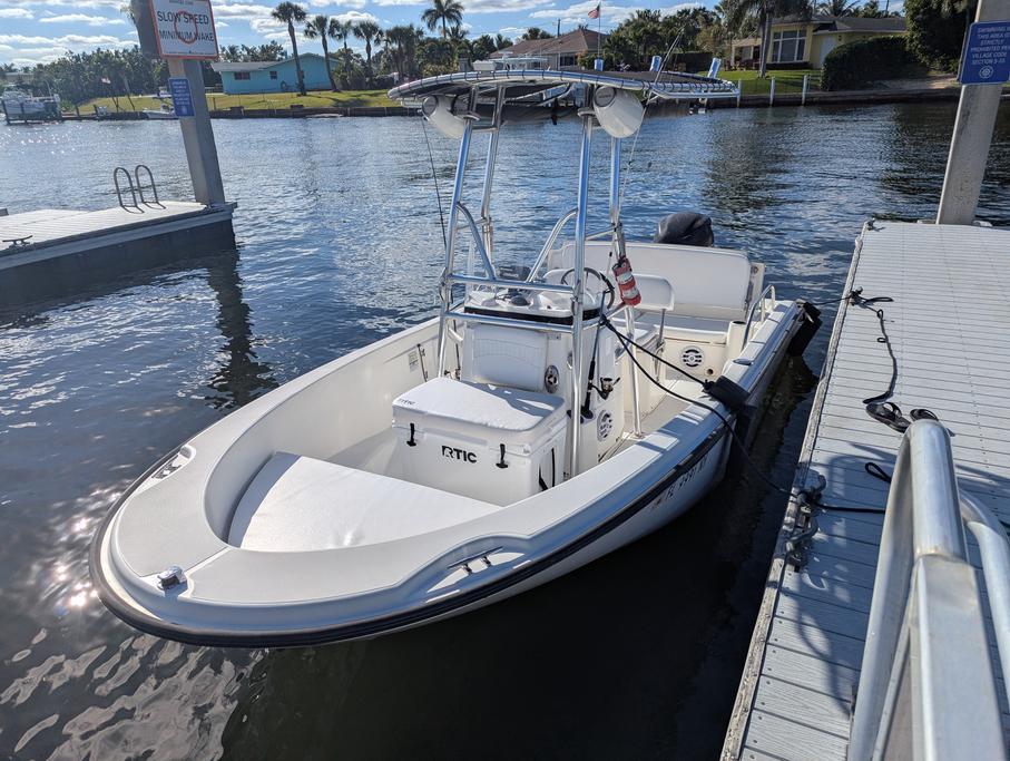 Up to 8 persons can enjoy a ride on this Center console boat