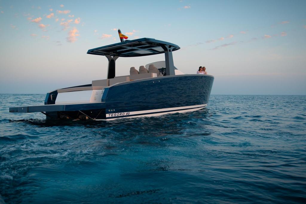 Tesoro's 40.0 feet in Piraeus
