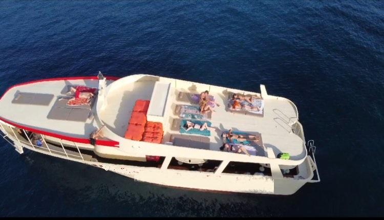 Cruiser boat for rent in Montenegro