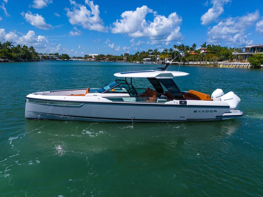 Boat rental in Miami, FL