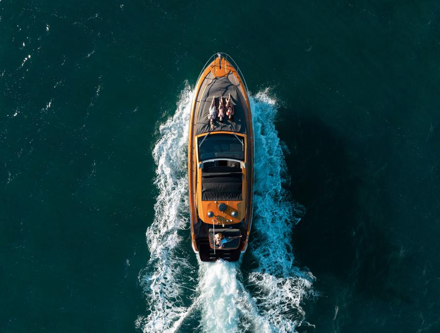 Up to 13 persons can enjoy a ride on this Azimut boat