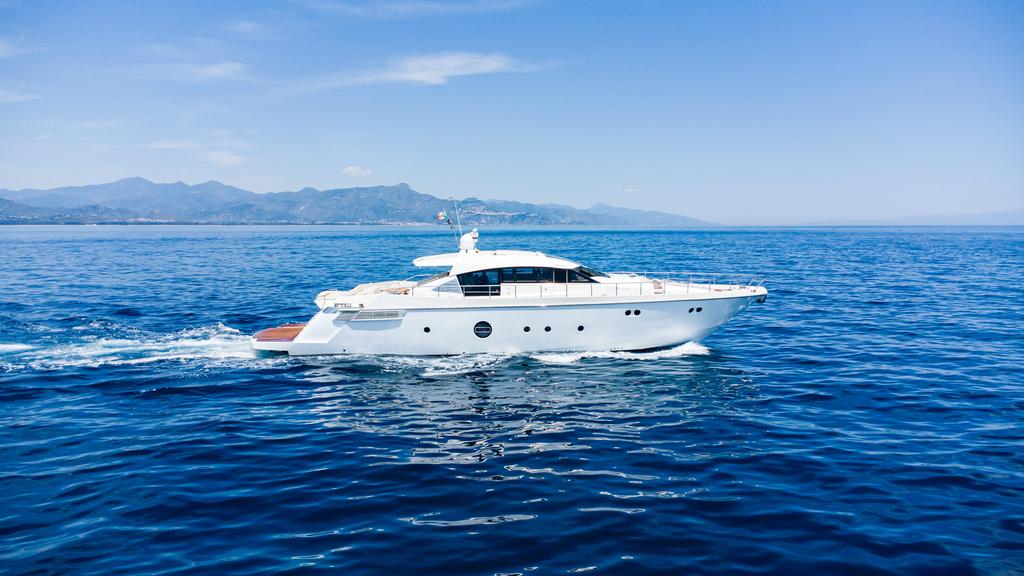 Boating is fun with a Cruiser in Riposto