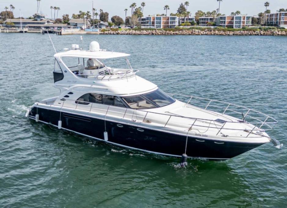 This 60.0' Sea Ray Boats cand take up to 12 passengers around Marina Del Rey