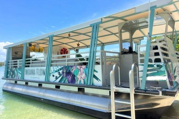 Up to 25 persons can enjoy a ride on this Pontoon boat