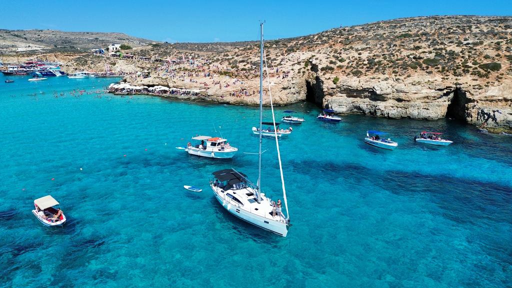 Cruiser boat rental in Marina di Valletta, Malta