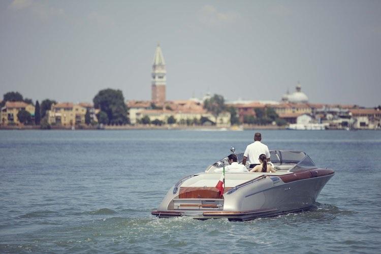 This 33.0' Riva cand take up to 6 passengers around Venezia Mestre