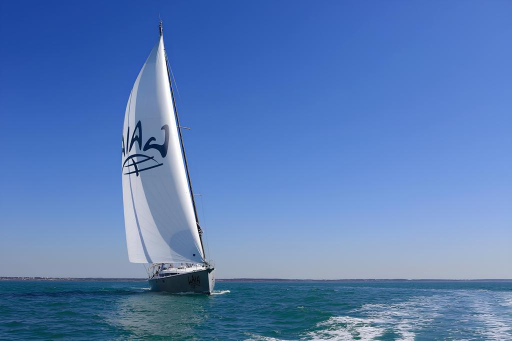 This 52.0' Ovni cand take up to 6 passengers around Willemstad