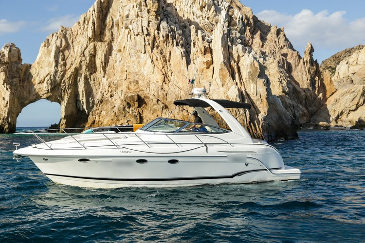 This 37.0' Custom cand take up to 8 passengers around Cabo San Lucas