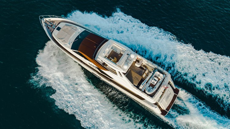 This 87.0' FERRETTI cand take up to 12 passengers around Miami Beach