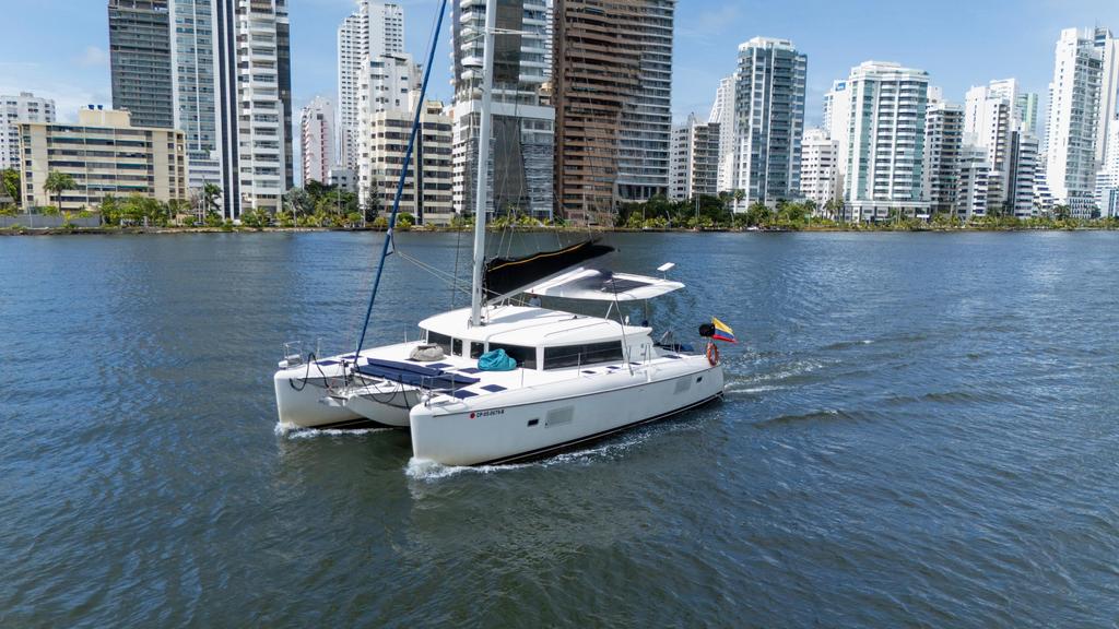 Boat for rent Lagoon 42.0 feet in Club Nautico de manga, Colombia