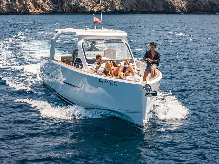 Boat rental in Port de Pollença, 