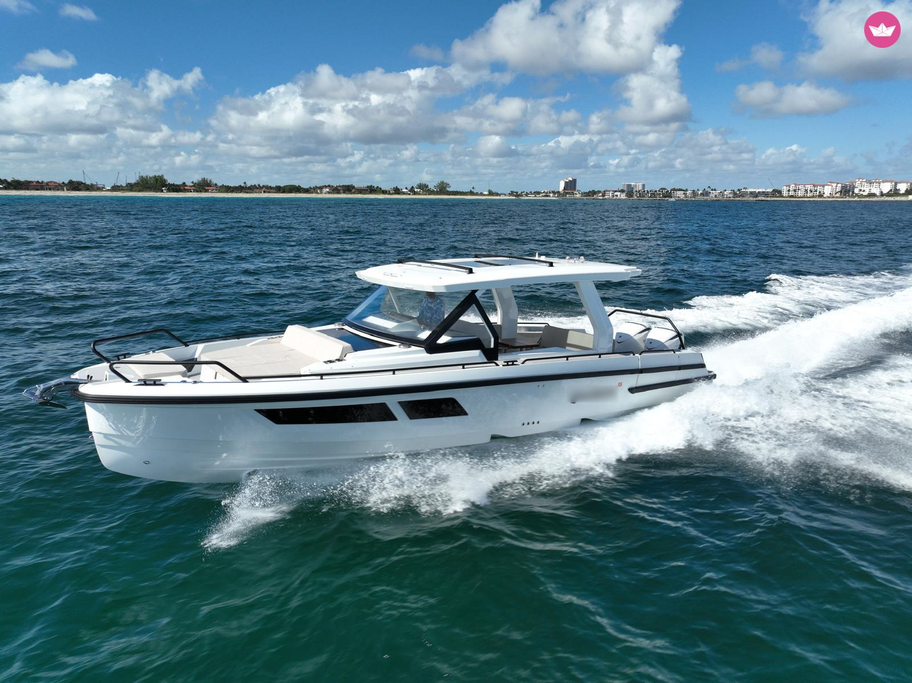 This 38.0' Quarken cand take up to 12 passengers around Cala D`Or