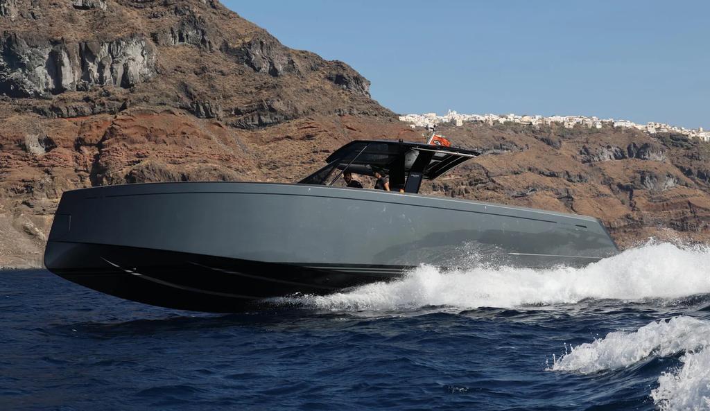 Up to 7 persons can enjoy a ride on this Motor boat boat