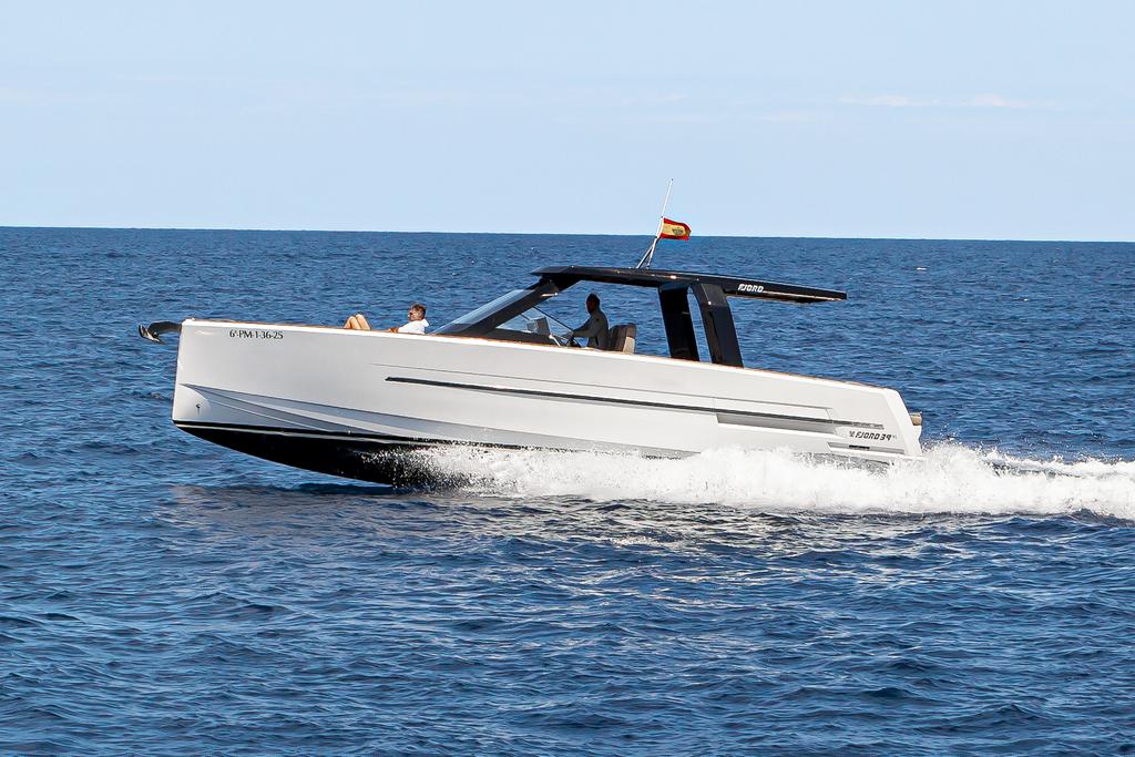 Up to 9 persons can enjoy a ride on this Motor yacht boat