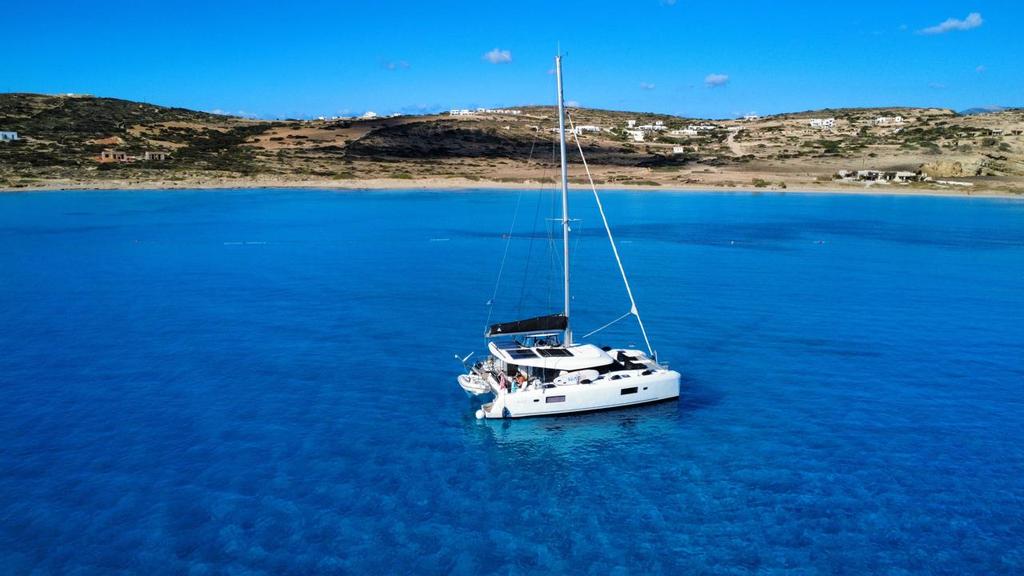 Discover Paros surroundings on this LAGOON 42 LAGOON boat
