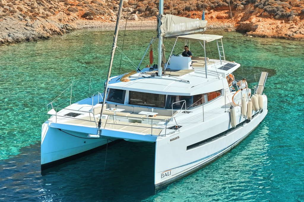 This 45.0' Nautitech cand take up to 20 passengers around Hersonissos