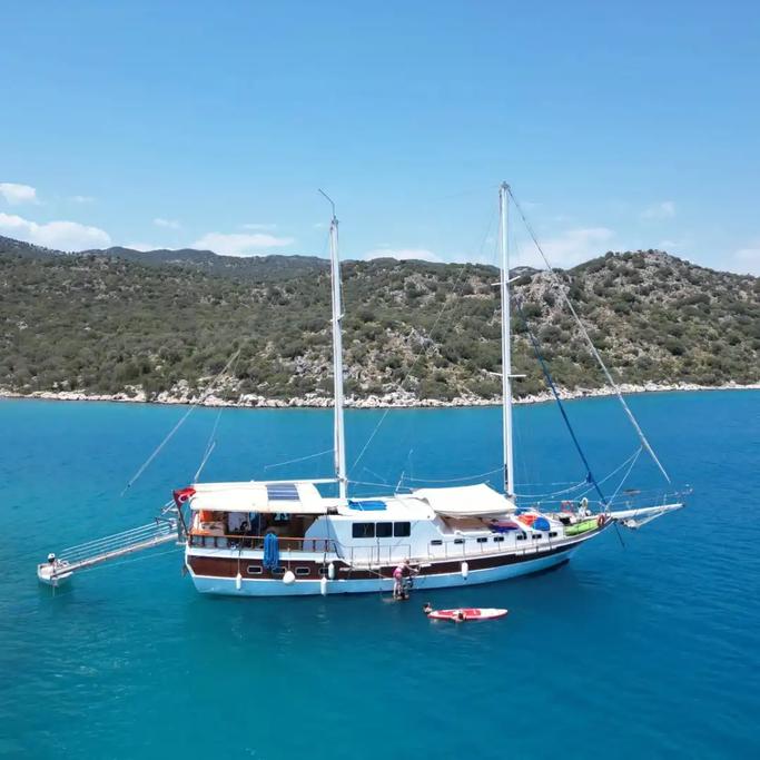 75.0 feet Custom in great shape