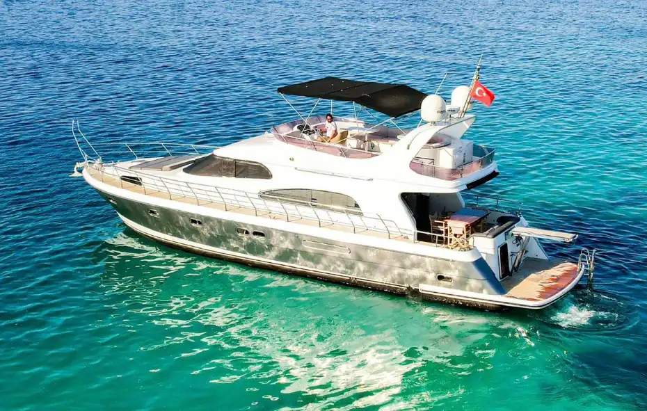 66.0 feet Custom in great shape