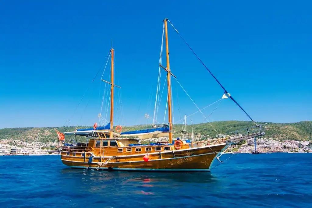 This 66.0' Custom cand take up to 12 passengers around Bodrum