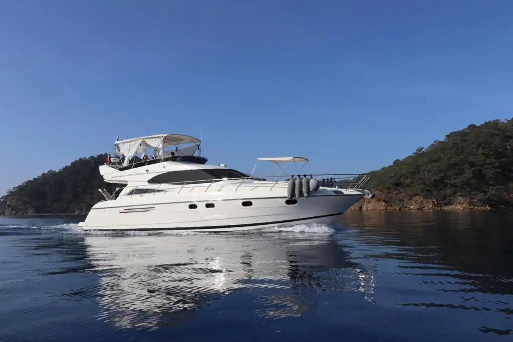 Discover Gocek surroundings on this Made Custom boat