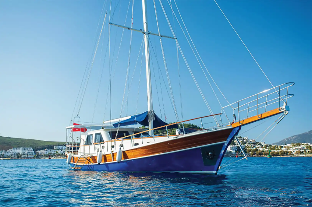 Up to 6 persons can enjoy a ride on this Gulet boat