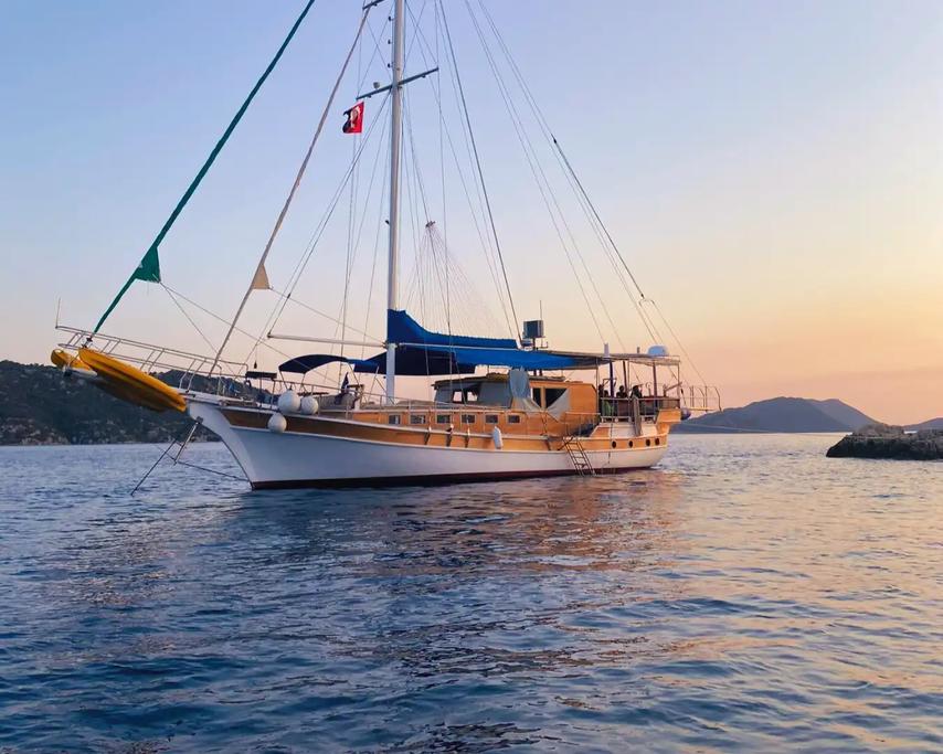 Up to 8 persons can enjoy a ride on this Gulet boat
