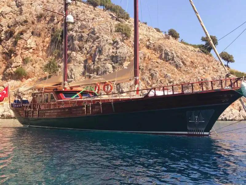 Up to 10 persons can enjoy a ride on this Gulet boat