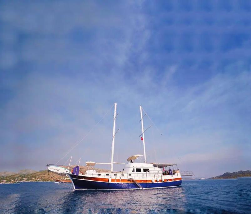 Up to 10 persons can enjoy a ride on this Gulet boat