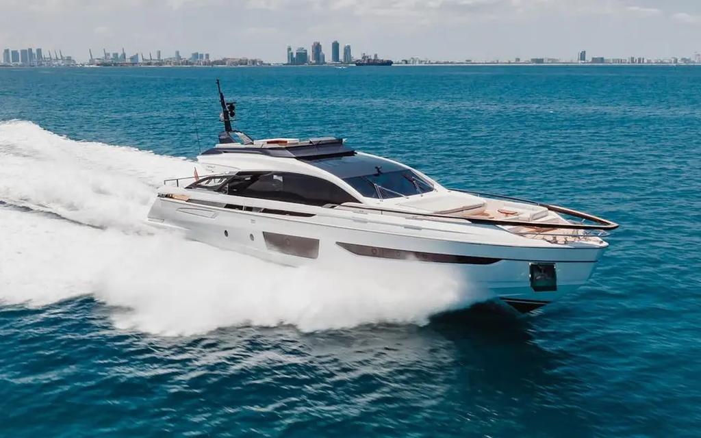 Azimut boat for rent in MIAMI