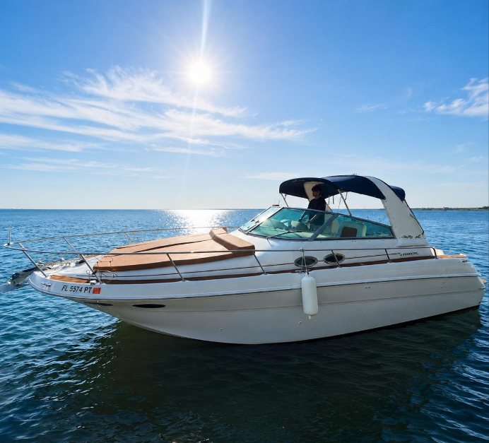 Up to 13 persons can enjoy a ride on this Other boat