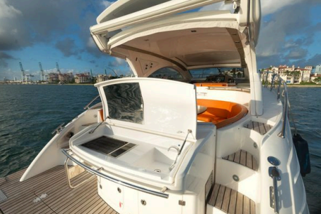 Up to 13 persons can enjoy a ride on this Other boat