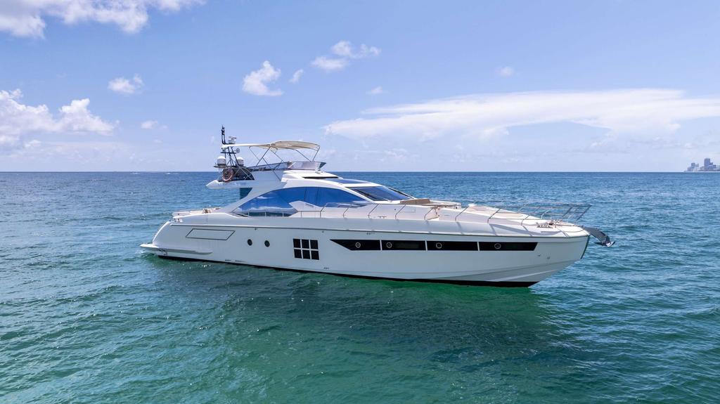 74.0 feet Azimut in great shape