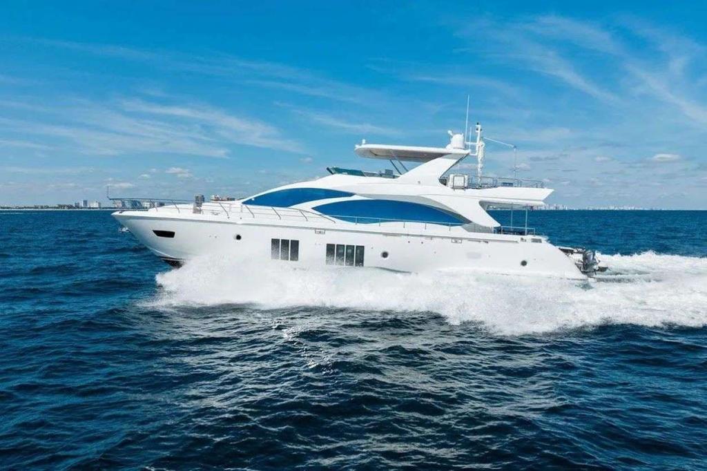 Up to 8 persons can enjoy a ride on this Azimut boat