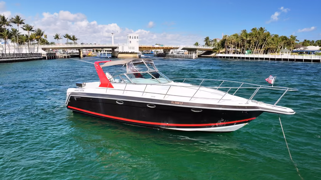 Up to 12 persons can enjoy a ride on this Cruiser boat