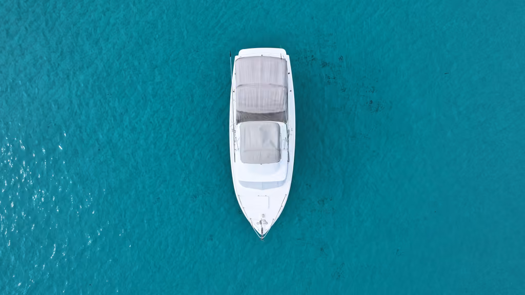 Up to 6 persons can enjoy a ride on this Trawler boat
