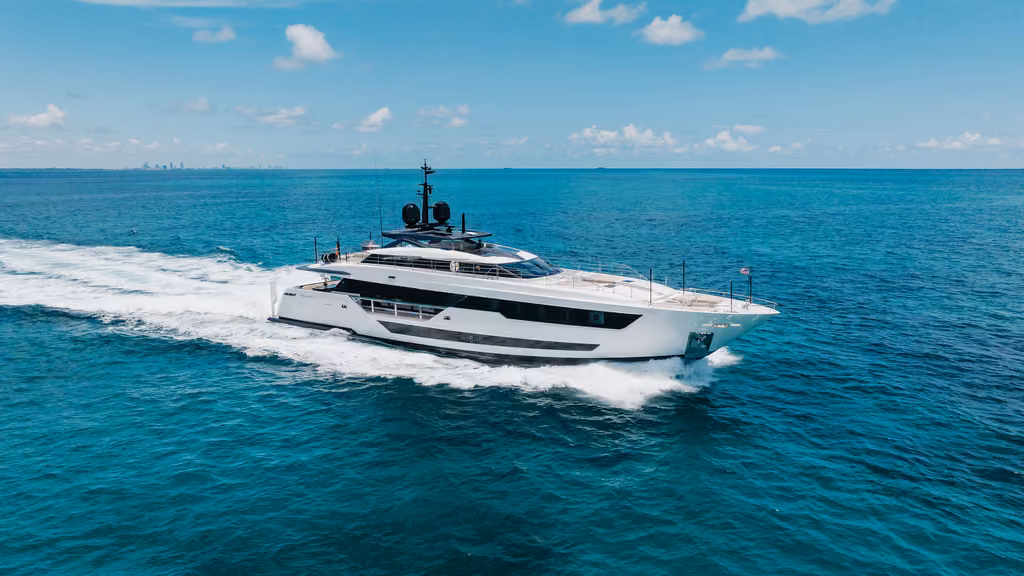 custom line's 125.0 feet in Miami Beach
