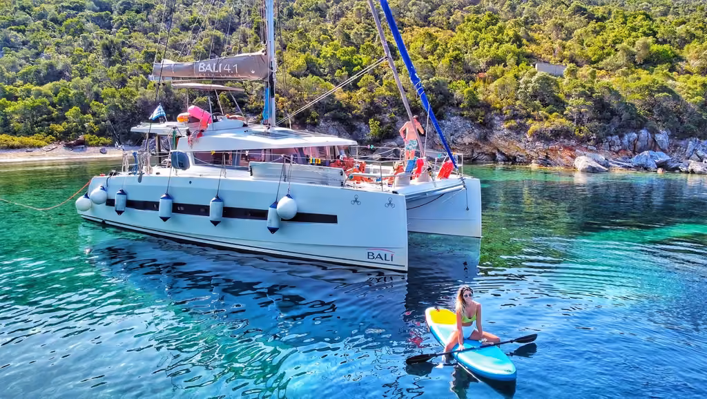 This 39.8' Bali cand take up to 8 passengers around Volos