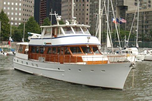 Tour NYC aboard this elegant and luxurious yacht