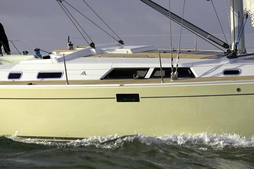 Up to 8 persons can enjoy a ride on this Hanse boat