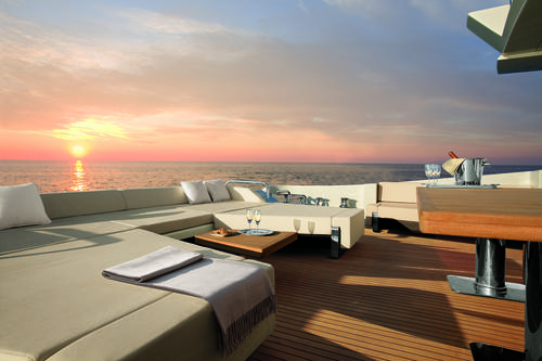 Discover Elliniko surroundings on this 103S Azimut boat